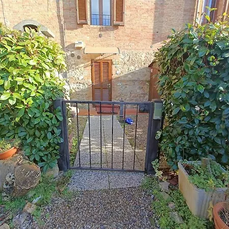 Monolocale Con Giardino, Siena 15 Min * Rosia
