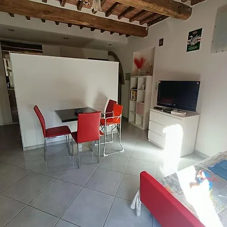 Apartmán Monolocale Con Giardino, Siena 15 Min *